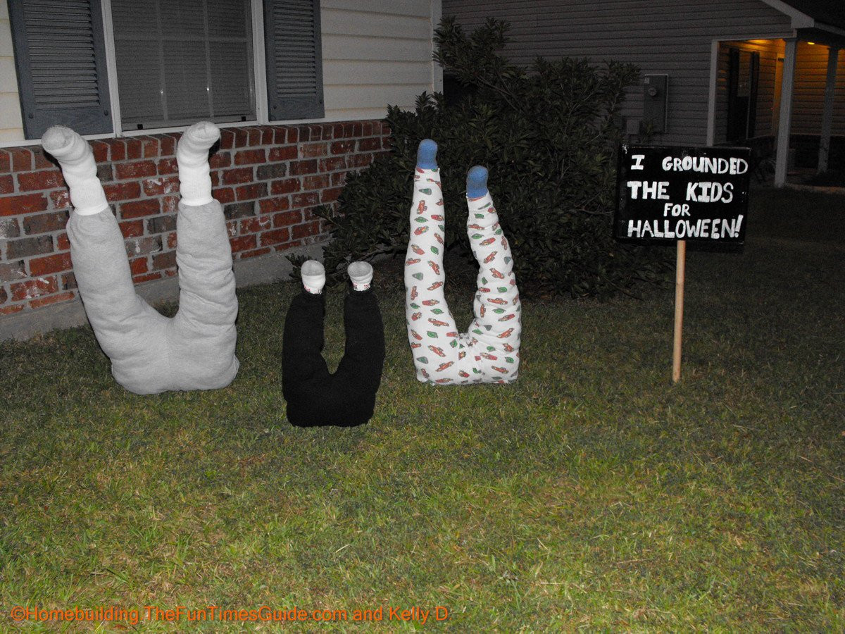 Cheap DIY Outdoor Halloween Decorations
 Cheap DIY Decorations For A Spooky Halloween Mole Empire
