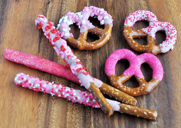 Chocolate Covered Pretzels For Valentine Day
 Valentine s Day Kid Friendly Dipped Pretzels Bellissima
