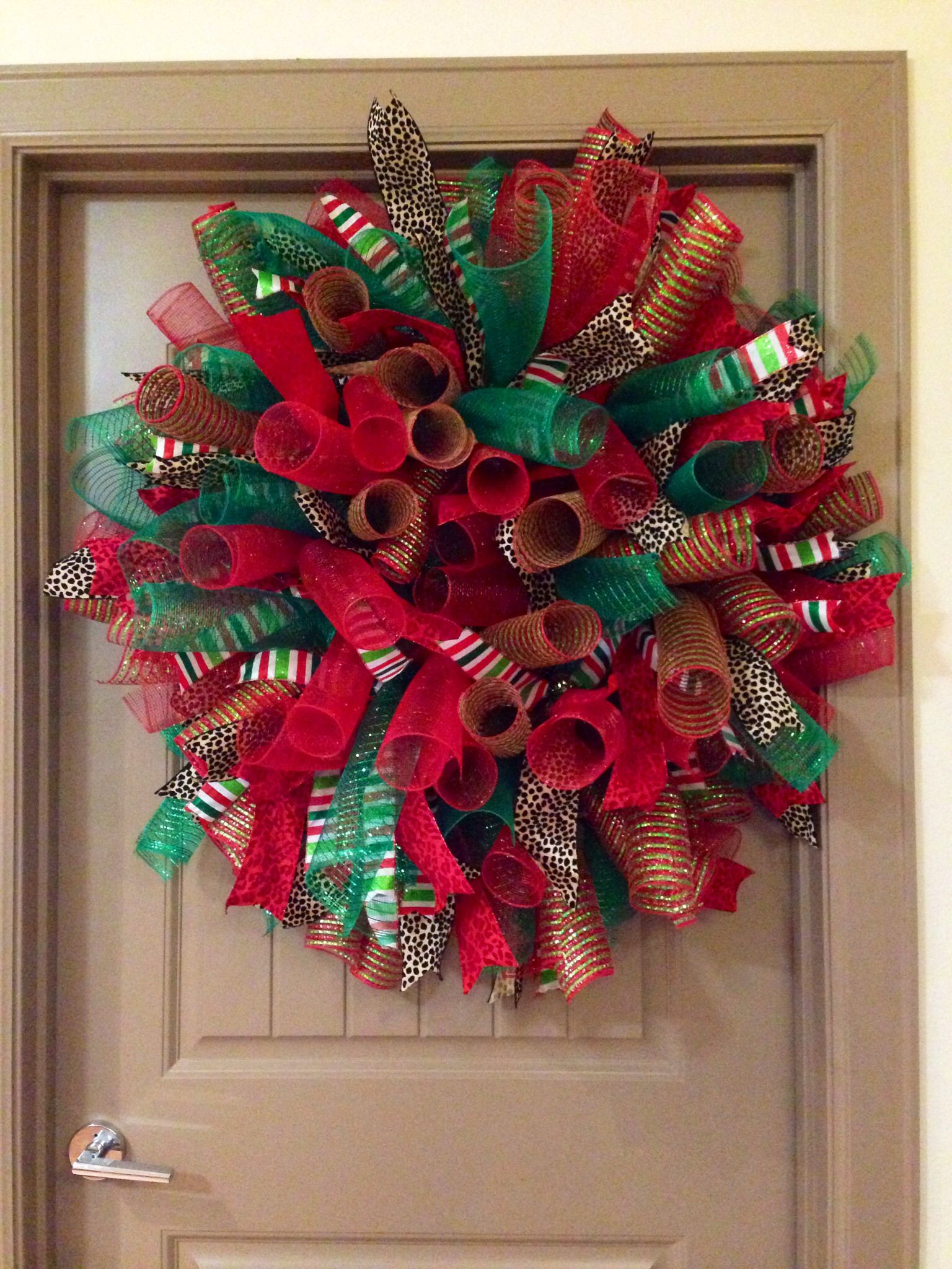 DIY Christmas Wreaths With Ribbon
 Curly deco mesh Christmas wreath