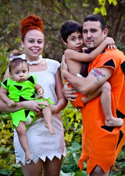 DIY Flintstones Costumes
 Cute family halloween costume idea Flintstones