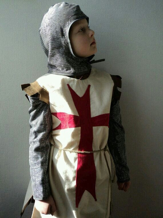DIY Knight Costumes
 A Crusader Costume For Kids