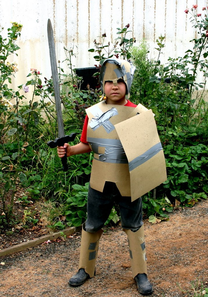 DIY Knight Costumes
 Bruggie Tales DIY Knight