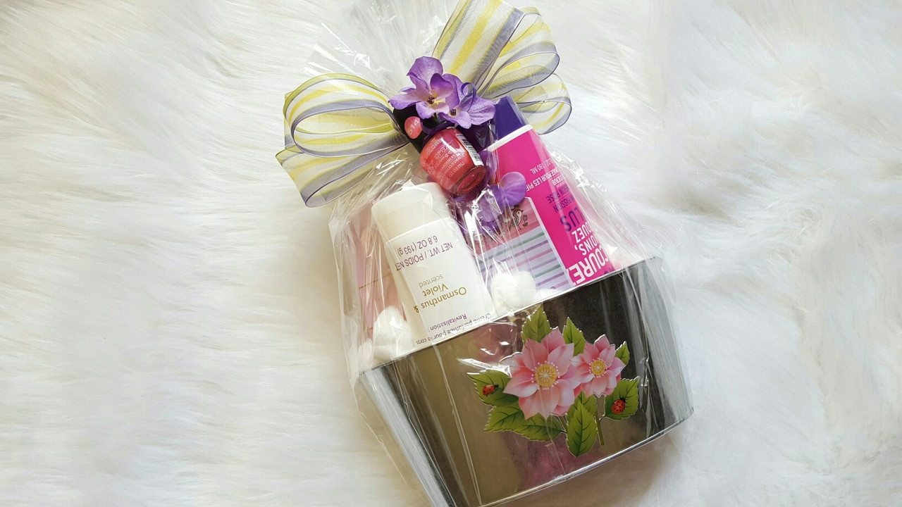 Gift Baskets For Mother's Day
 DOLLAR TREE GIFT BASKET DIY GIFT IDEA