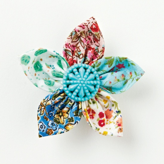 How To Make Brooches
 Ditsy fabric flower brooch by Mollie Makes