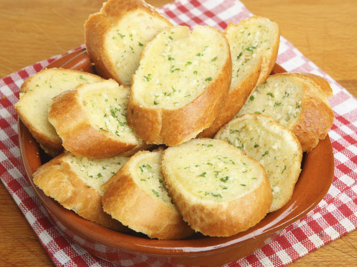 Italian Garlic Bread
 Easy and Mouthwatering Potluck Ideas for the Super Busy