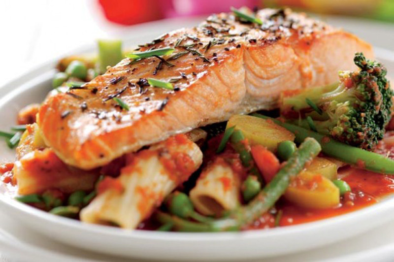 Low Fat Salmon Recipes
 Salmon Fillet with Ve able Pasta in Tomato Sauce