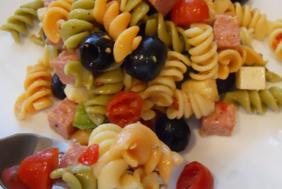 Macaroni Salad With Cheese Cubes
 Italian Pasta Salad The Cooking Mom