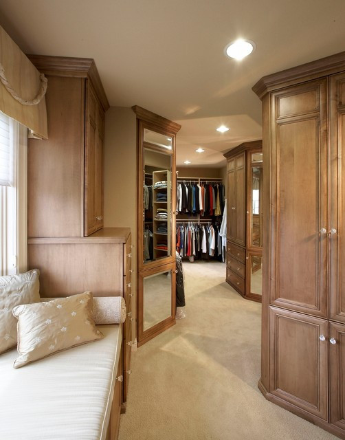 Master Bedroom Closets
 Luxury Master Bedroom Suite Traditional Closet