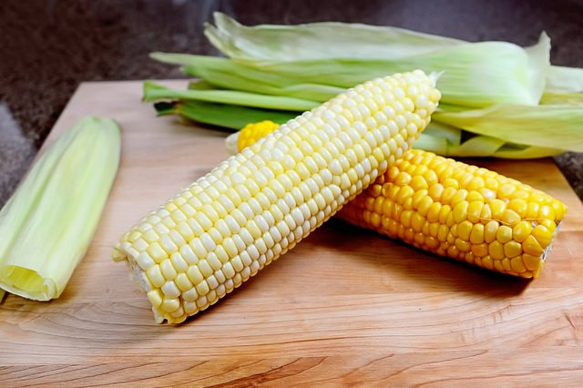 Microwave Corn On The Cob Without Husk
 How to Microwave Corn on the Cob With Husks