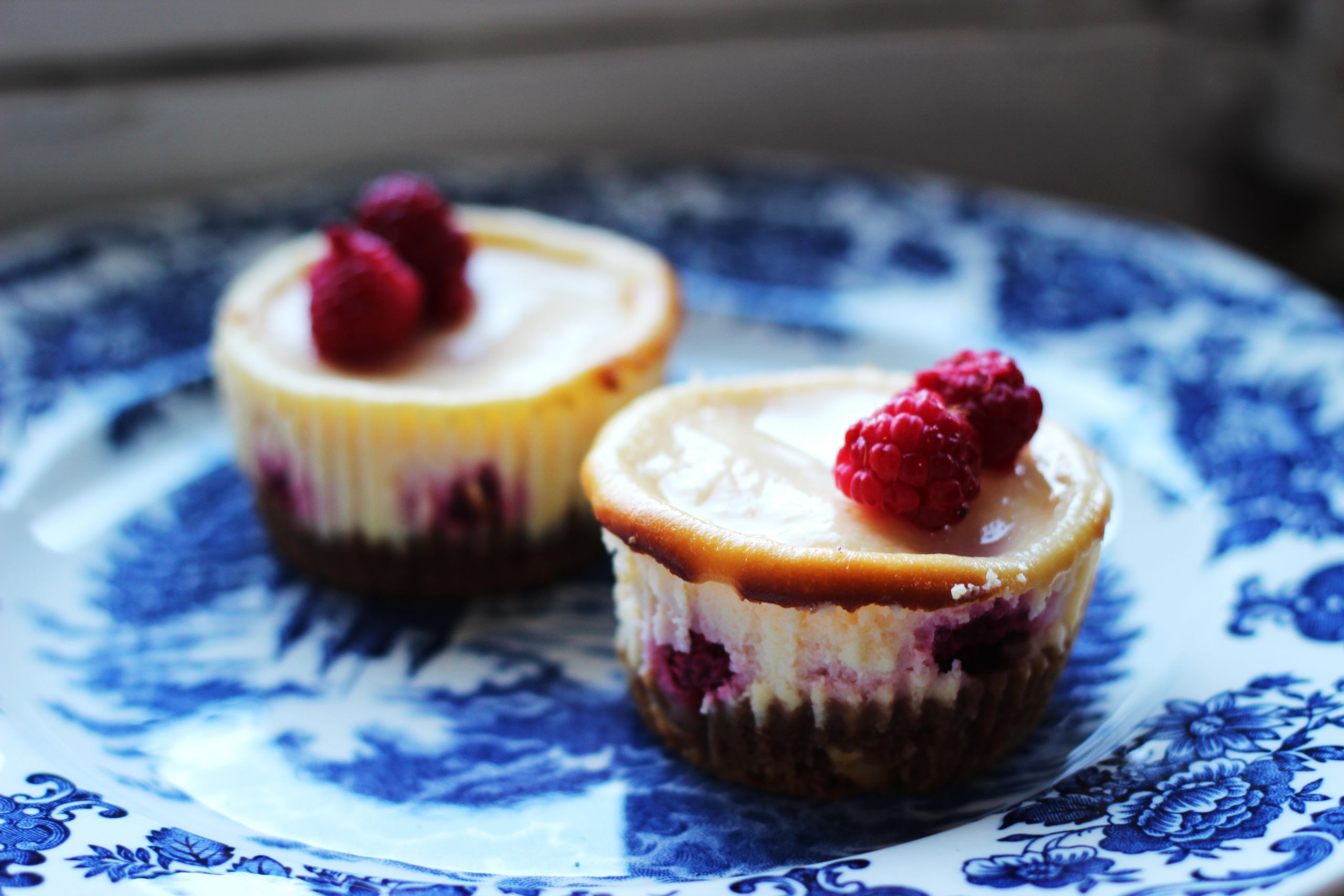 Mini Cheese Cake Cupcakes
 RASPBERRY CHEESECAKE CUPCAKES WITH SPECULOOS BISCUITS AND