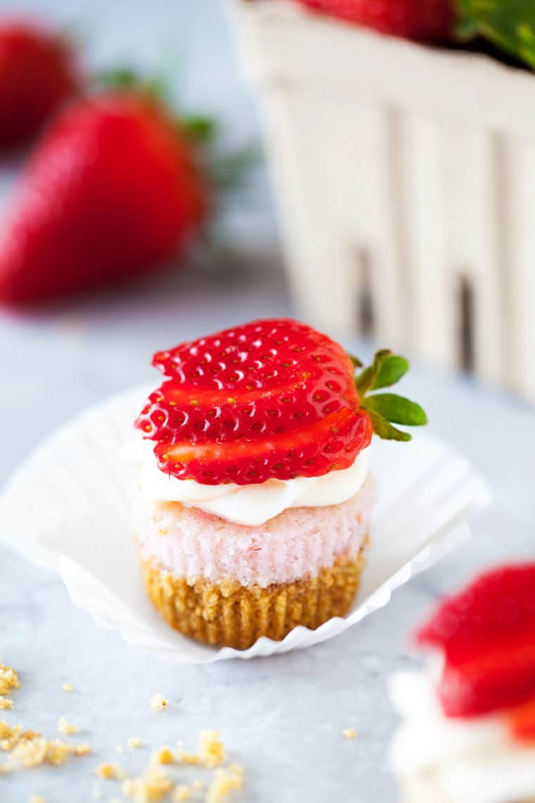 Mini Cheese Cake Cupcakes
 Strawberry Cheesecake Mini Cupcakes Recipe Lady and the Blog
