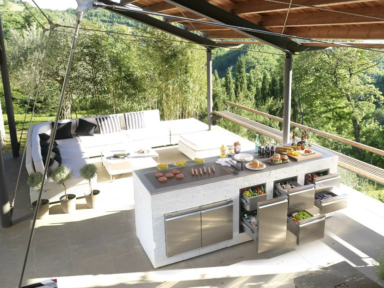 Modern Outdoor Kitchen
 Step Out To Enjoy The Beauty Modern Outdoor Kitchens