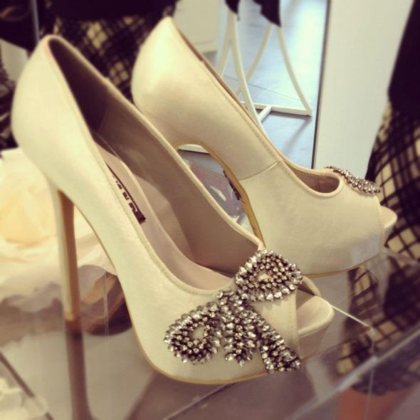 Vera Wang Wedding Shoes
 Drooool… Brand new White by Vera Wang Shoes…