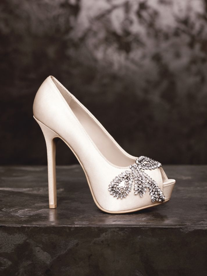 Vera Wang Wedding Shoes
 20 GLAMOROUS BRIDAL WEDDING SHOES FOR THE BRIDE TO BE
