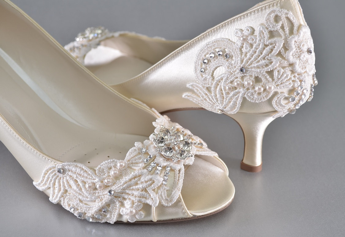 Vintage Wedding Shoes For Bride
 Woman s Low Heel Wedding Shoes Woman s Vintage