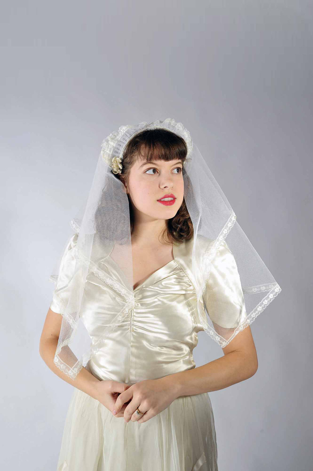 Vintage Wedding Veils And Headpieces
 Vintage 1940s Wedding Veil Tulle and Lace Wedding Headpiece