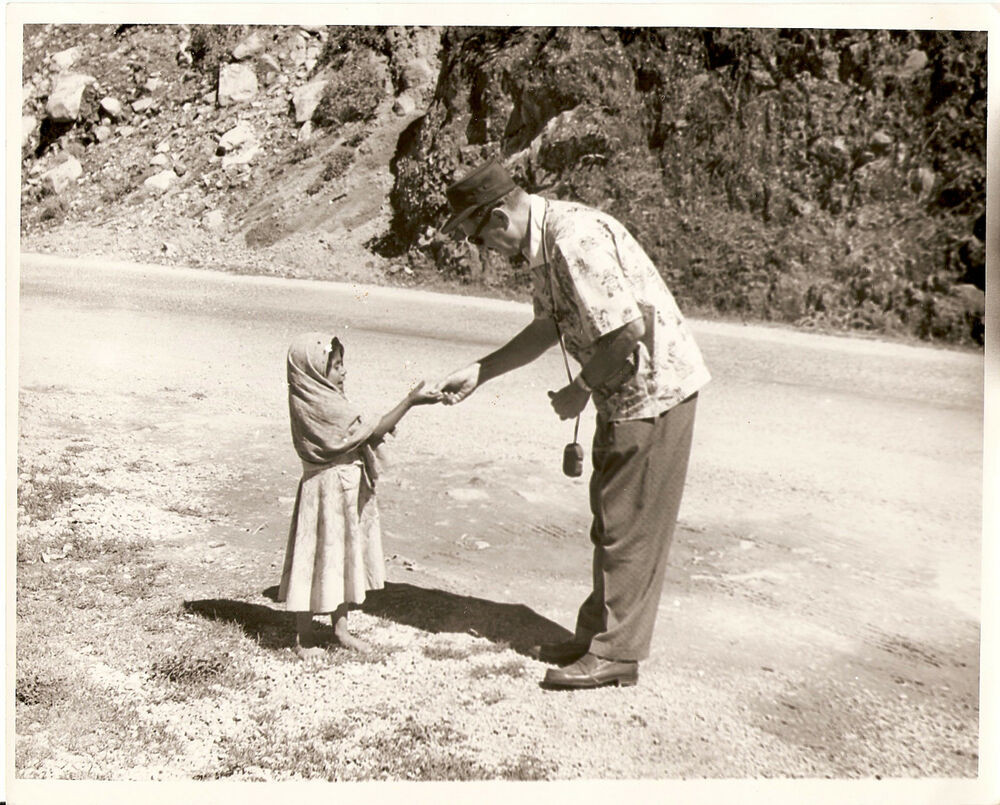 1950'S Mens Hairstyles
 1950 s TOURIST MAN w Little Barefoot Girl ROADSIDE