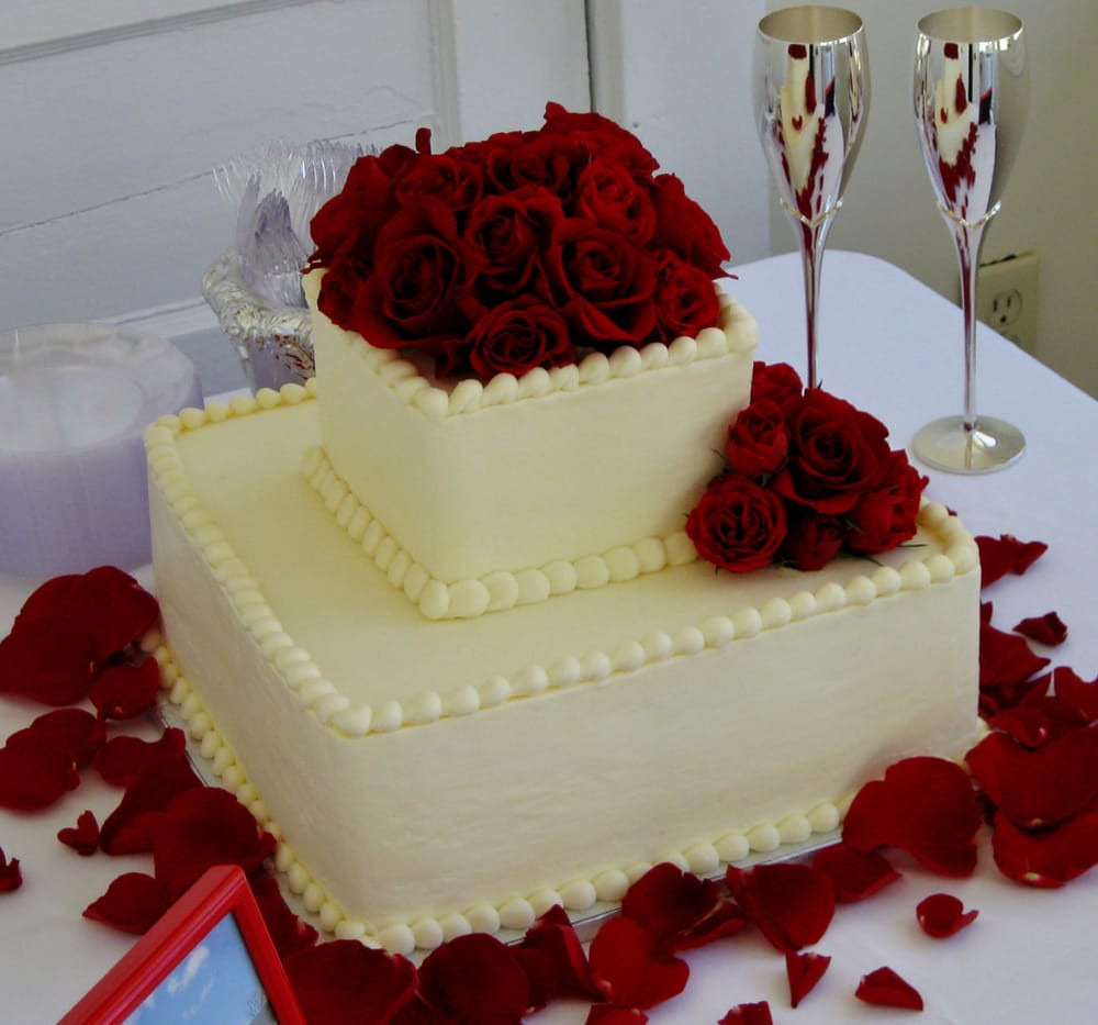 2 Layer Wedding Cakes
 2 tier square wedding cake for a smaller wedding reception