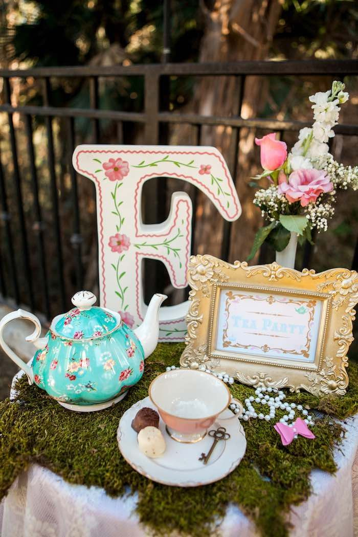 Alice Tea Party Ideas
 Shabby Chic Alice In Wonderland Birthday Party