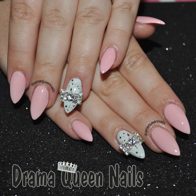 Almond Nail Ideas
 Drama Queen Nails The almond nails experiment