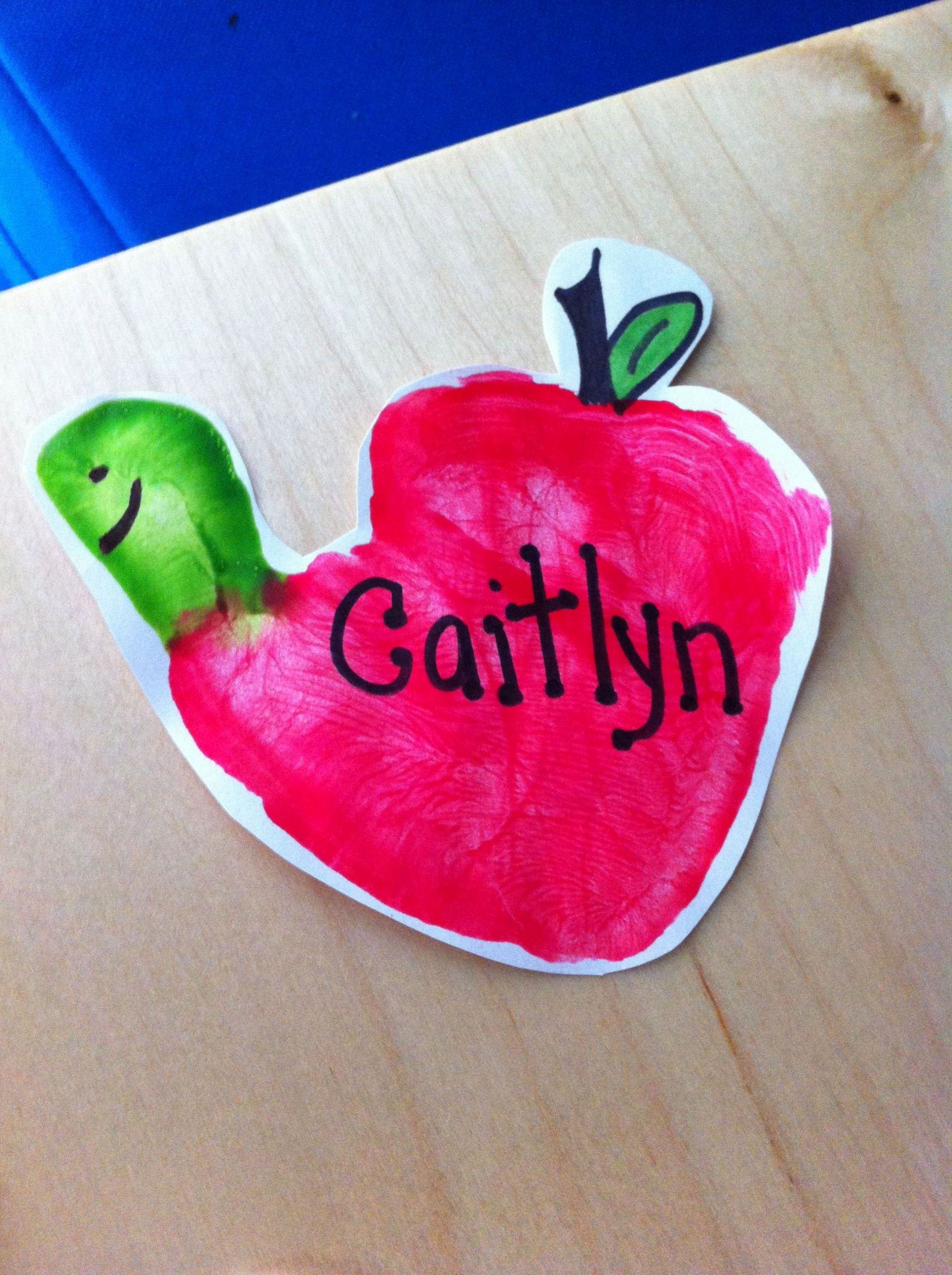 Arts And Craft Ideas For Preschoolers
 Handprint "Wormy Apples"