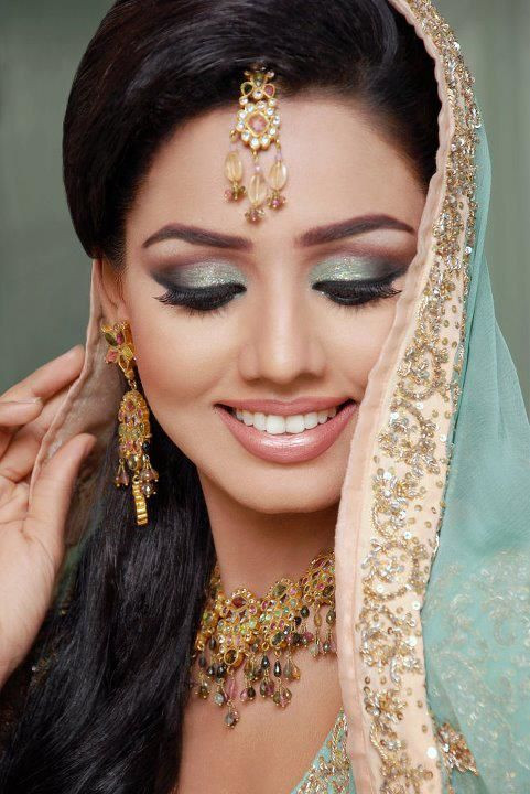 Asian Wedding Makeup
 Asian Pakistani Bridal Eye Makeup Made Easy In 10 Simple Steps