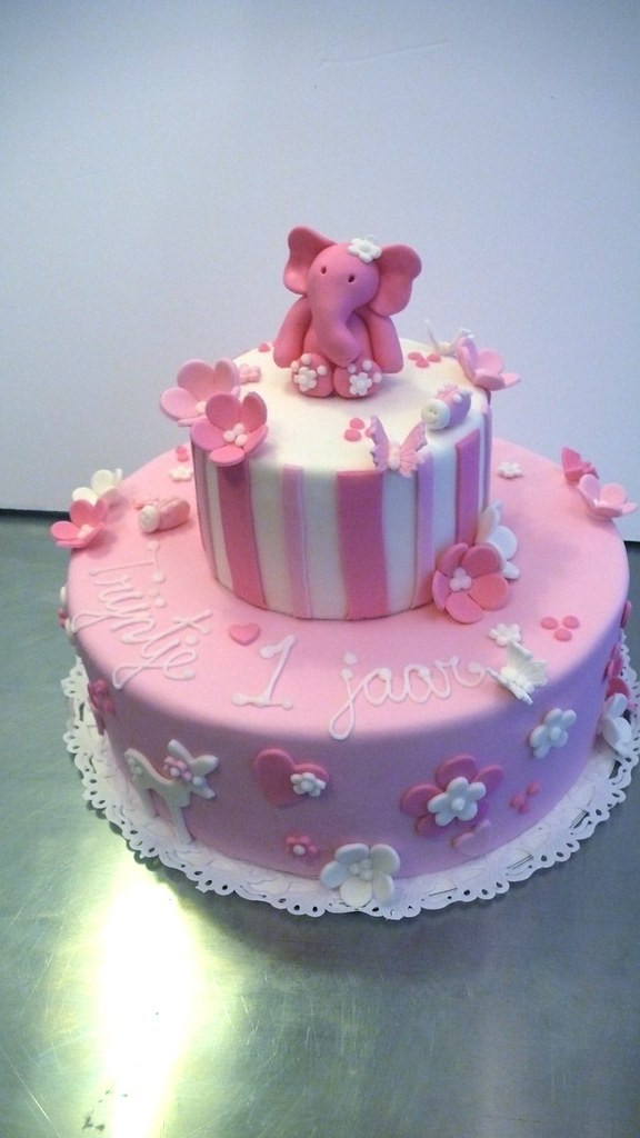 Baby Girl Birthday Cake
 Little girl s 1st Birthday Cake