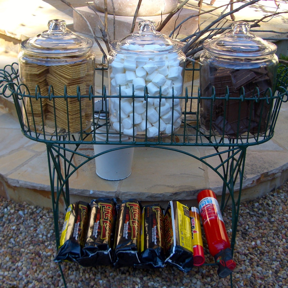 Backyard Graduation Party Decorating Ideas
 20 WAYS TO CELEBRATE NATIONAL S’MORES DAY