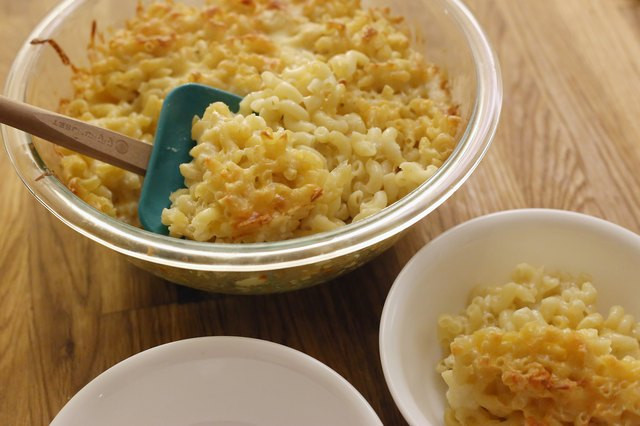 Baked Macaroni And Cheese For 50
 How to Bake a Quantity of Macaroni and Cheese for a
