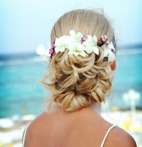 Beach Wedding Updo Hairstyles
 Bride In Dream Wedding Hairstyles for Beach Wedding
