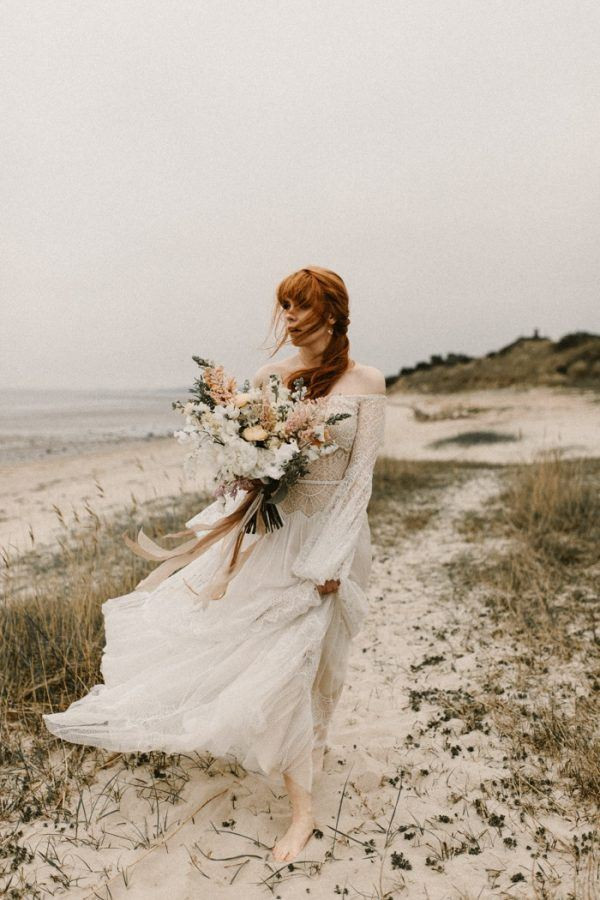 Beach Weddings
 These Coastal Inspired Bridal Style Looks Are Perfect for