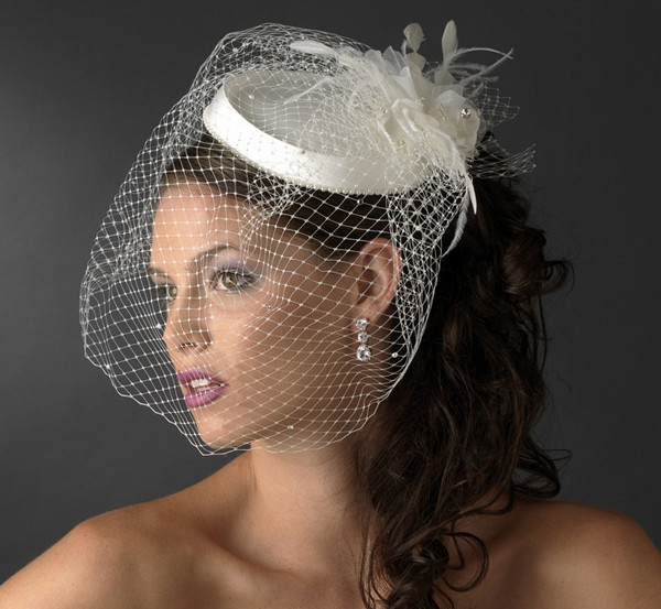 Birdcage Wedding Veils And Headpieces
 How to Wear the Vintage Birdcage Wedding Veil