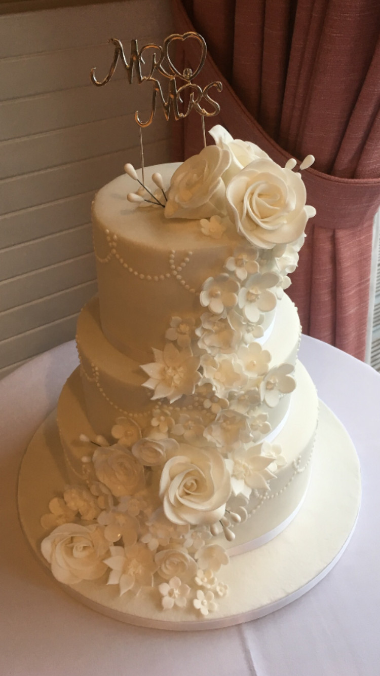 The Best Birthday Cakes Delivered to Your Door - BirthDay Cakes DelivereD To Your Door Beautiful Cakeywakey Bespoke Celebration WeDDing Cakes DelivereD Of BirthDay Cakes DelivereD To Your Door
