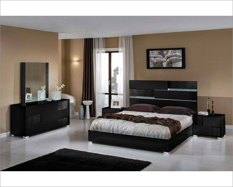 Black Modern Bedroom
 Contemporary Italian Black Bedroom Set 44B111SET