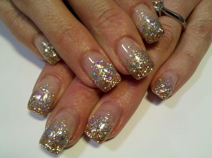 Black Nails With Gold Glitter
 40 Beautiful Gold Glitter Nails Designs