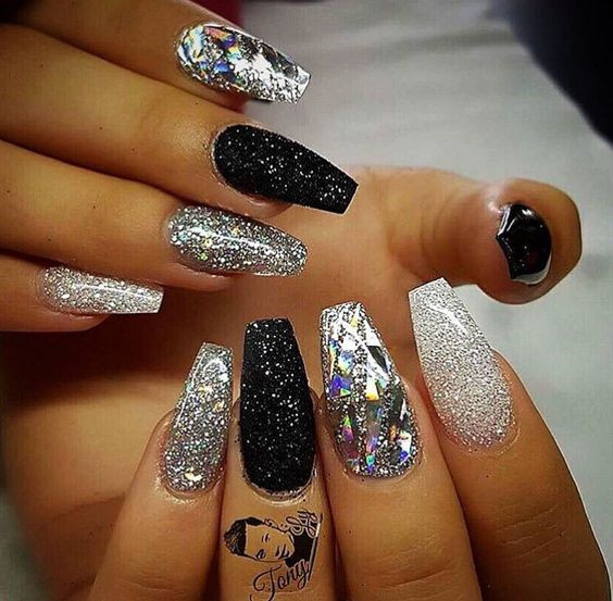 Black Nails With Silver Glitter
 Winter nails 37 ideas