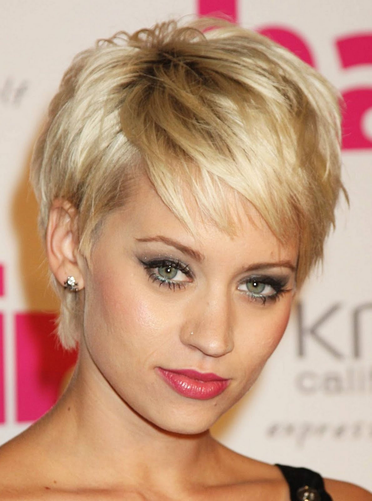 Blonde Short Hairstyles
 Hairstyle For You Celebrity Short Blonde Hairstyle Wallpaper
