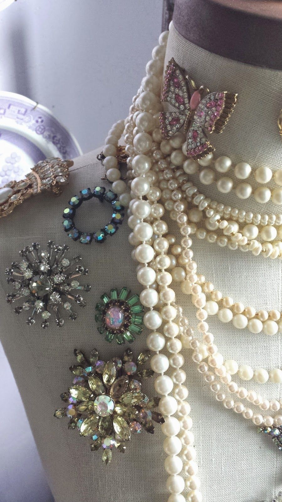 Brooches Display
 vintage inspired jewelry display DIY Ideas