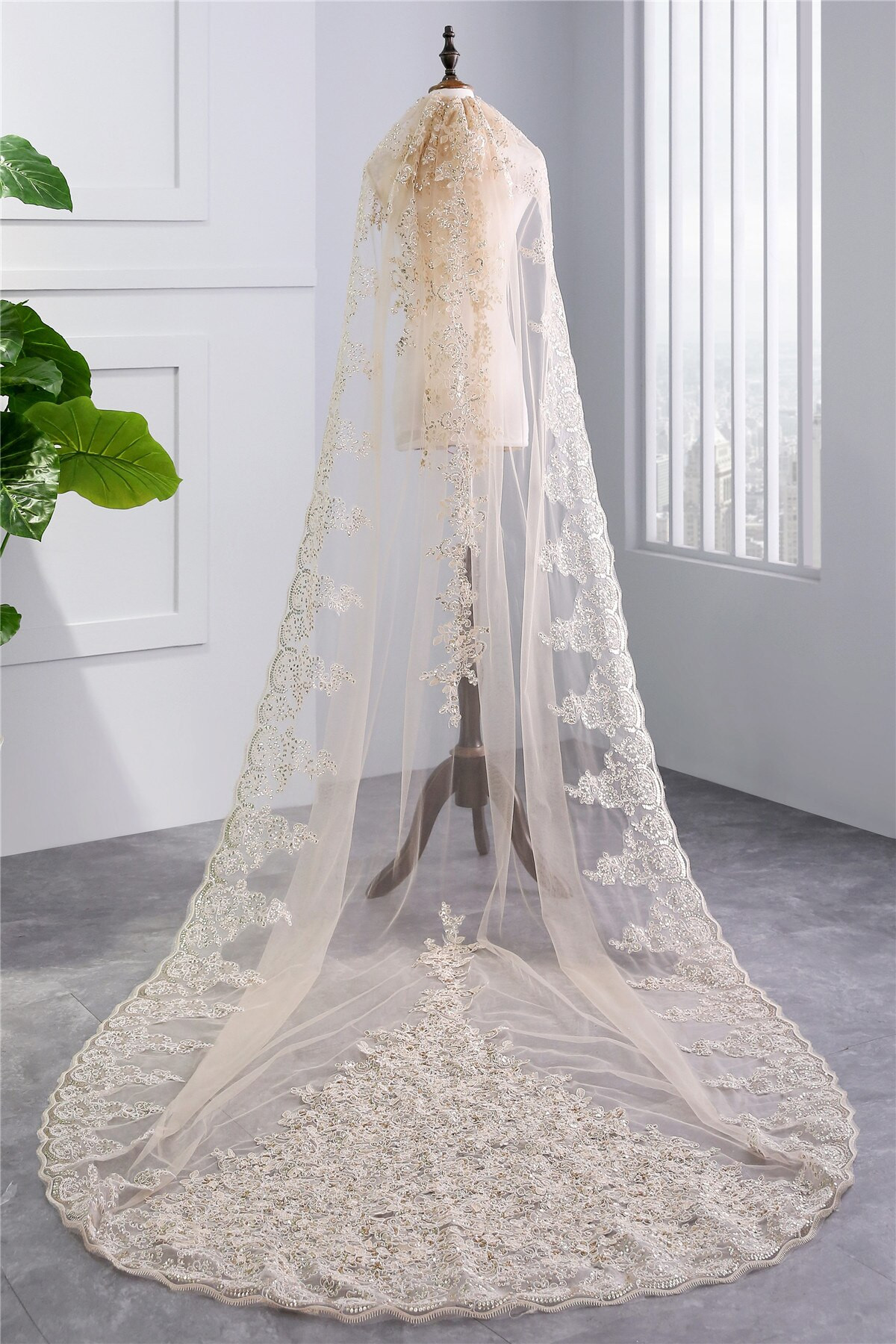 Champagne Wedding Veils
 2018 New Champagne Veil Beautiful Cathedral Length Lace