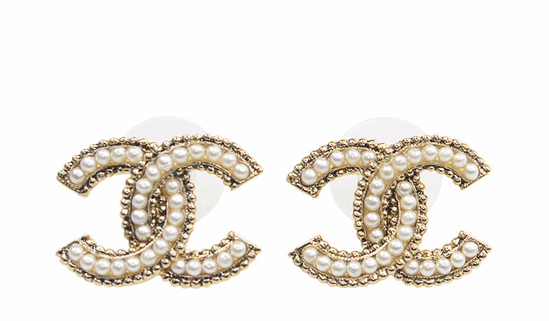 Chanel Cc Logo Earrings
 Authentic Chanel 2015 Pearl Gold CC Logo Stud