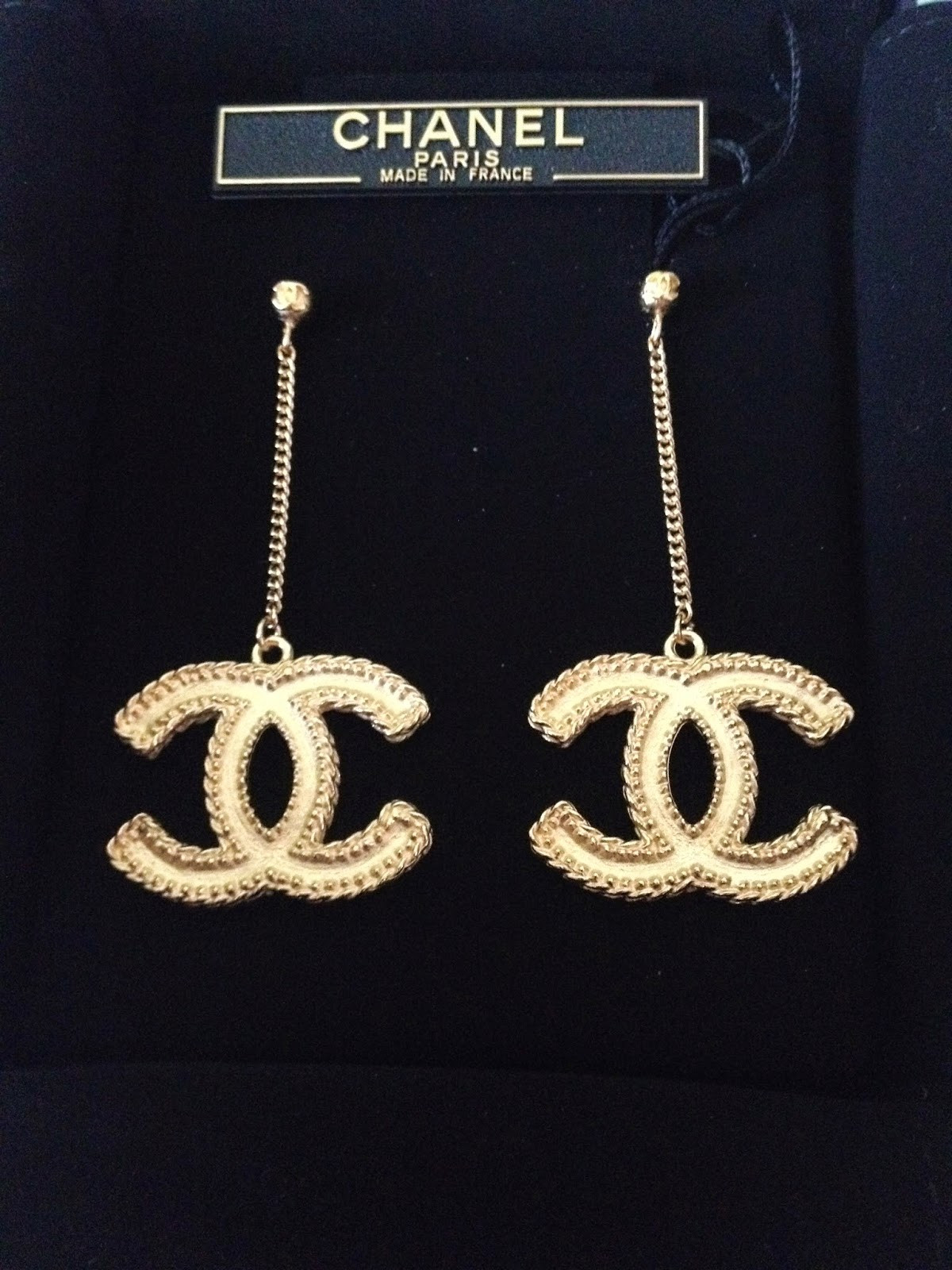 Chanel Cc Logo Earrings
 Chanel Earring Review Chanel Earrings LARGE CC LOGO Gold