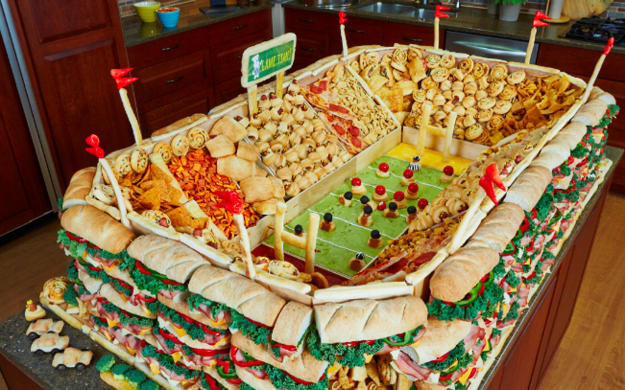 Cheap Food Ideas For Party
 6 Tips for Throwing a Super Bowl Party on a Bud 4 Recipes
