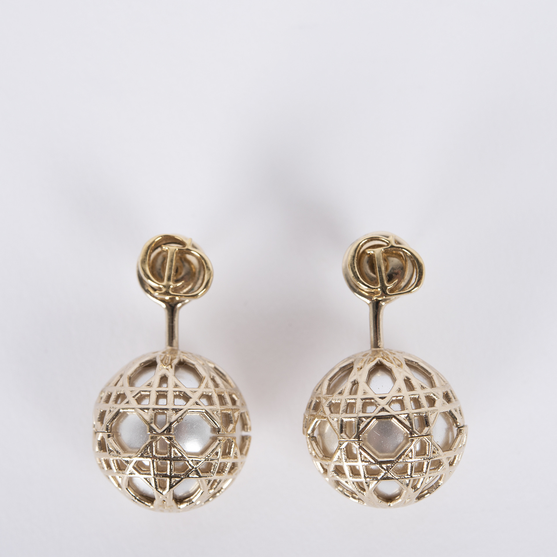 Christian Dior Tribal Earrings
 CHRISTIAN DIOR Pearl Cannage Mise En Dior Tribal Earrings Gold