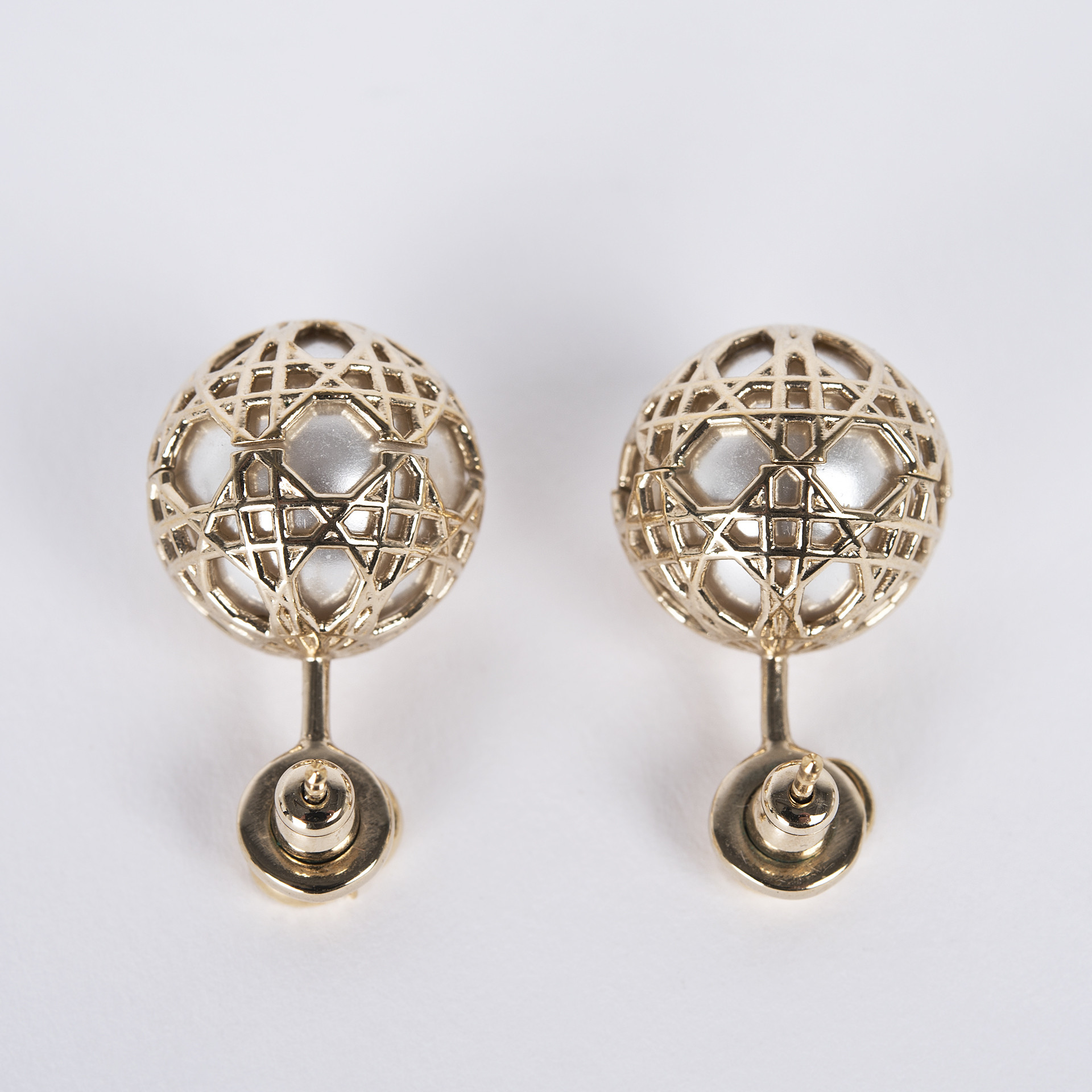 Christian Dior Tribal Earrings
 CHRISTIAN DIOR Pearl Cannage Mise En Dior Tribal Earrings Gold