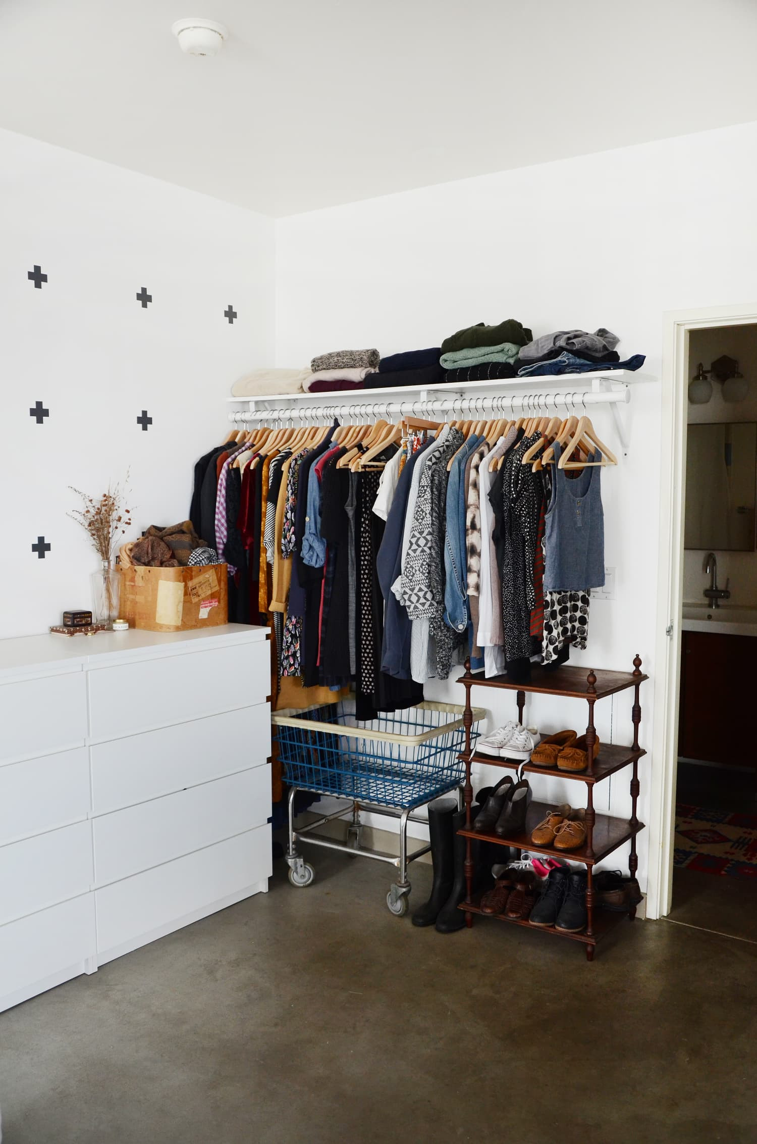 Clothes Storage For Small Bedroom
 9 Ways to Organize a Bedroom With No Closets