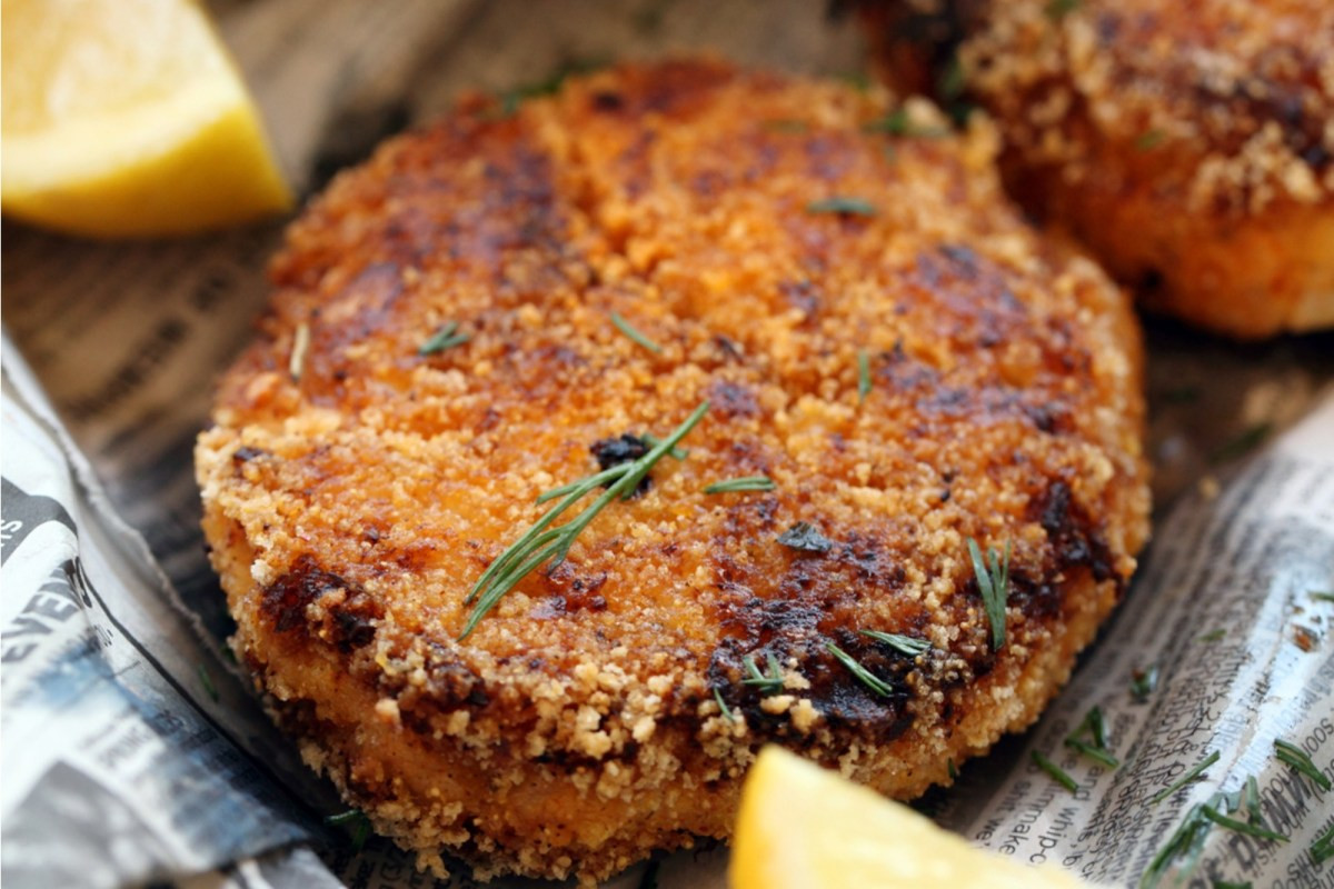 Condiment For Crab Cakes
 Make Vegan Crab Cakes This Summer With These Recipes e