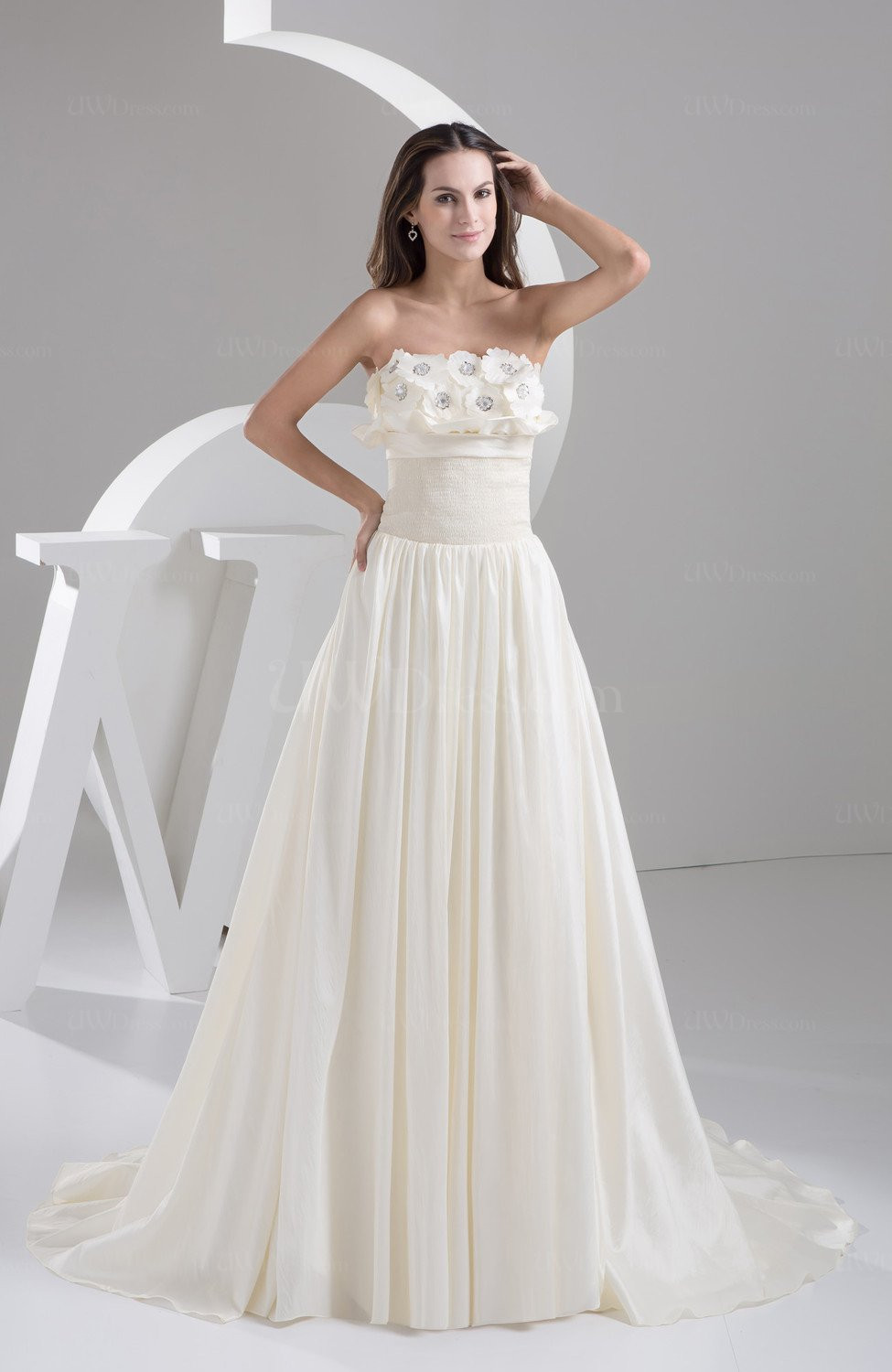 Cream Wedding Dresses
 Cream Inexpensive Bridal Gowns Western Strapless Full