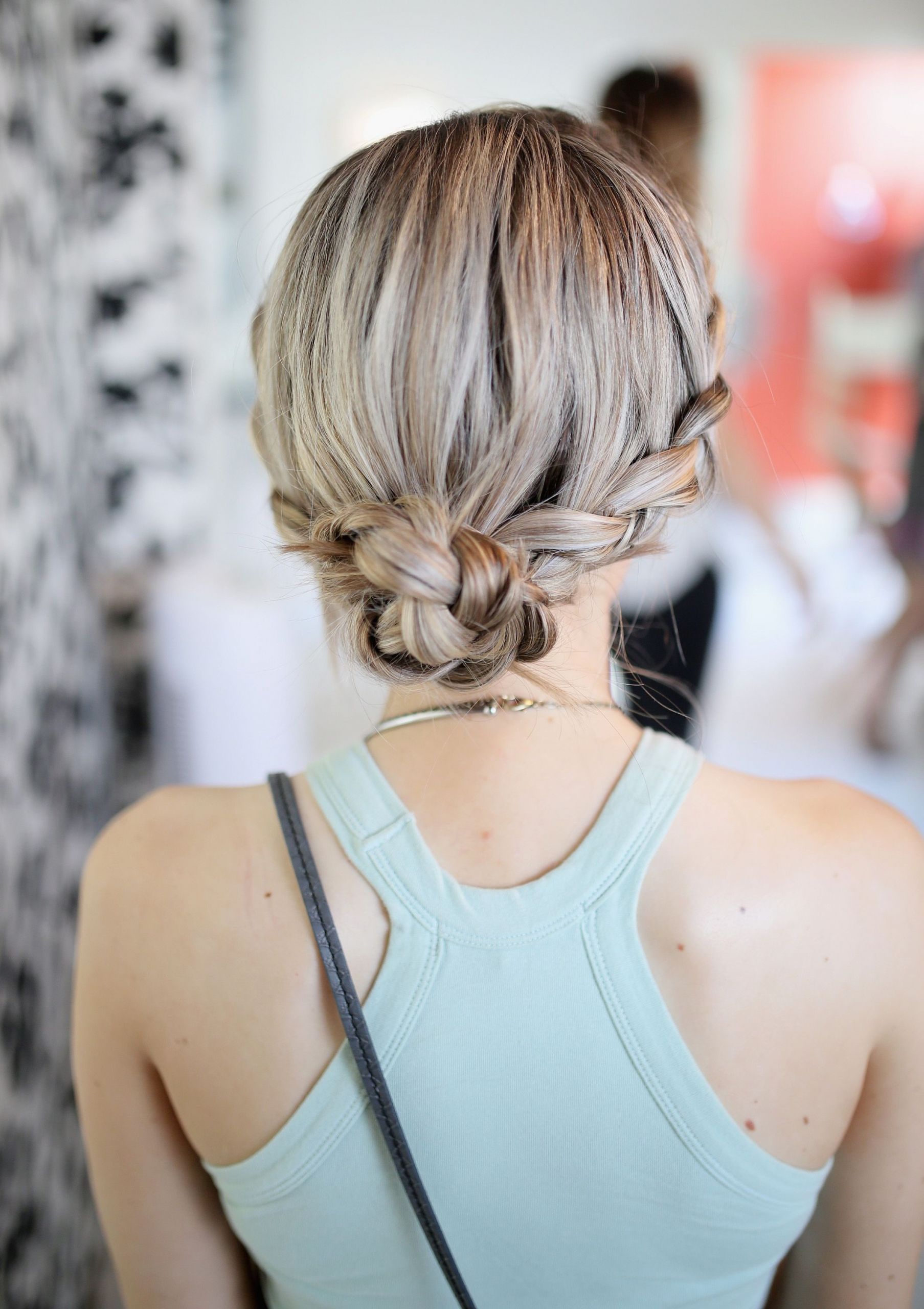 Cute Waitress Hairstyles
 5 Things to Do With Your Hair When It s Humid Outside