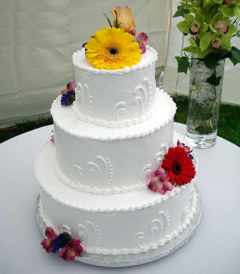 Decorating A Wedding Cake
 Easy Wedding Cake Decorating Ideas Wedding and Bridal