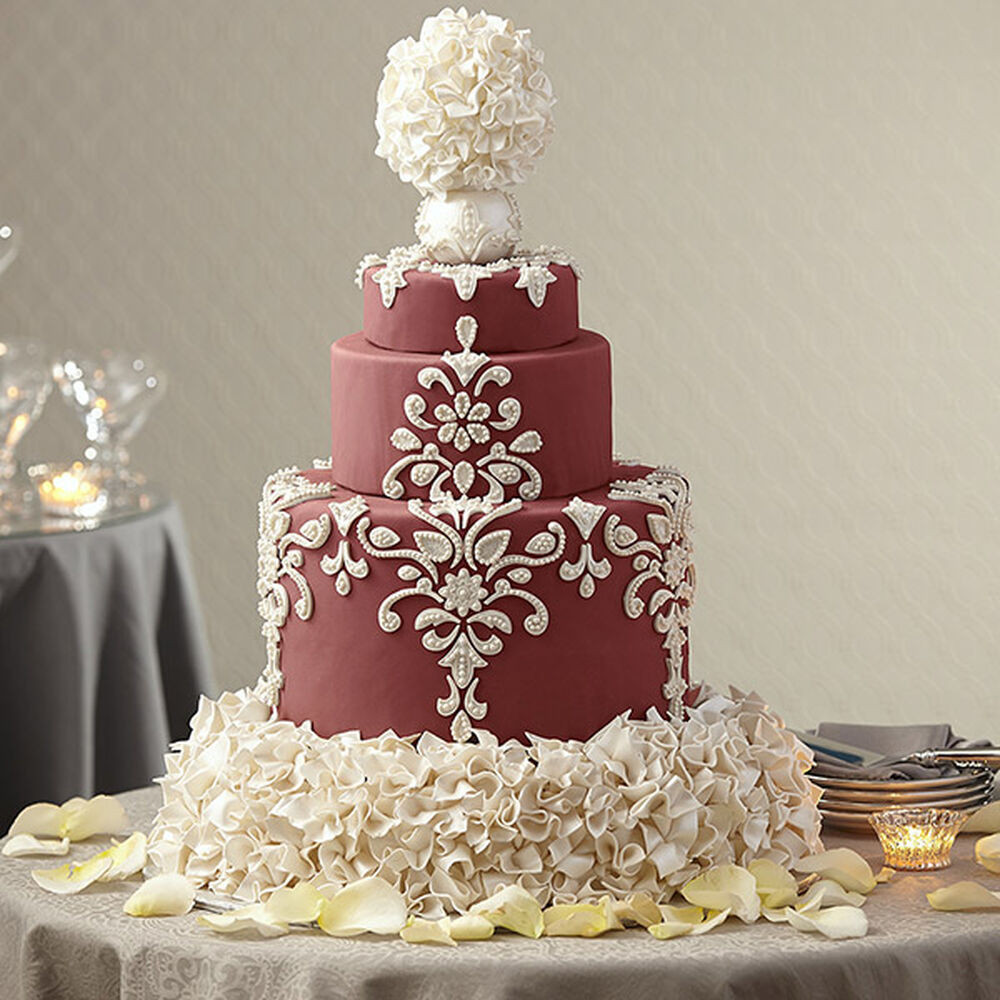 Decorating A Wedding Cake
 Wedding Cake in Marsala